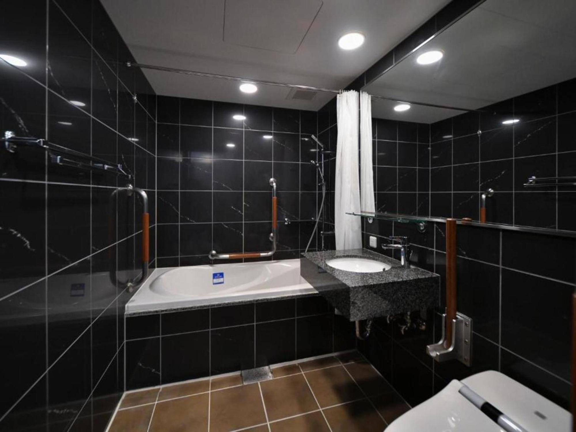Apa Hotel Shimbashi Onarimon Токио Экстерьер фото